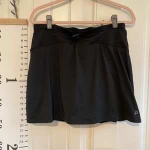 SkirtSports belted all the pockets skort! Perfect for running!